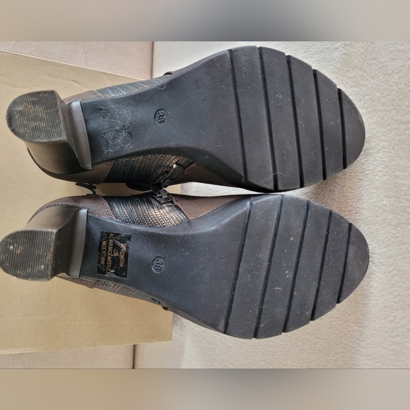 Brown ankle boots - Picture 9 of 9